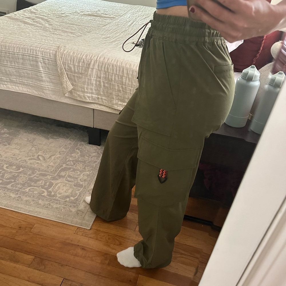 Fabletics Green Cargo Pants Utility Style - Picture 8 of 9